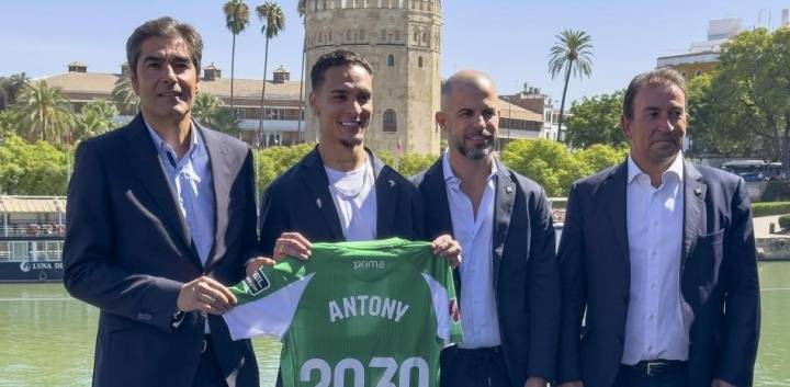 曼联有50%二转！世体：安东尼初始解约金5000万欧，最高6000万欧